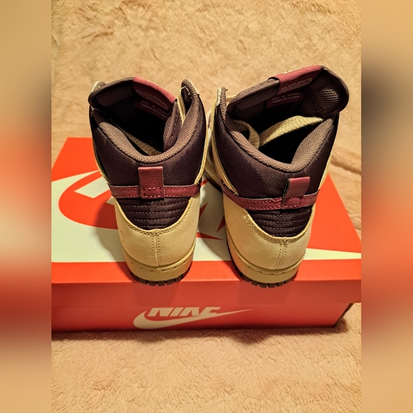 NIKE DUNKS - Picture 4 of 7